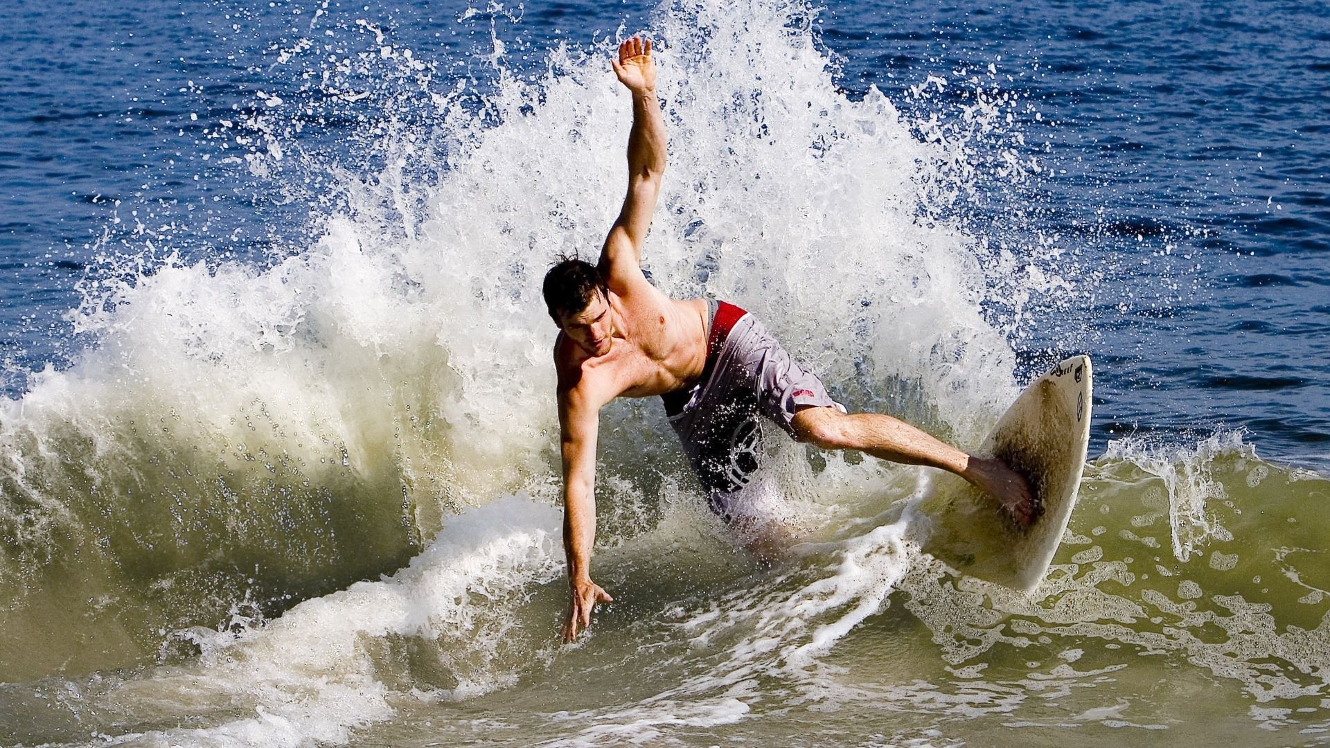 绝望三分雨！杰伦格林一人击垮辽宁防线，黄蜂窒息的钢铁洪流让卫冕冠军俯首