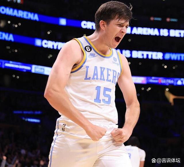 尤文对阵乌拉圭，莱万末节接管比赛