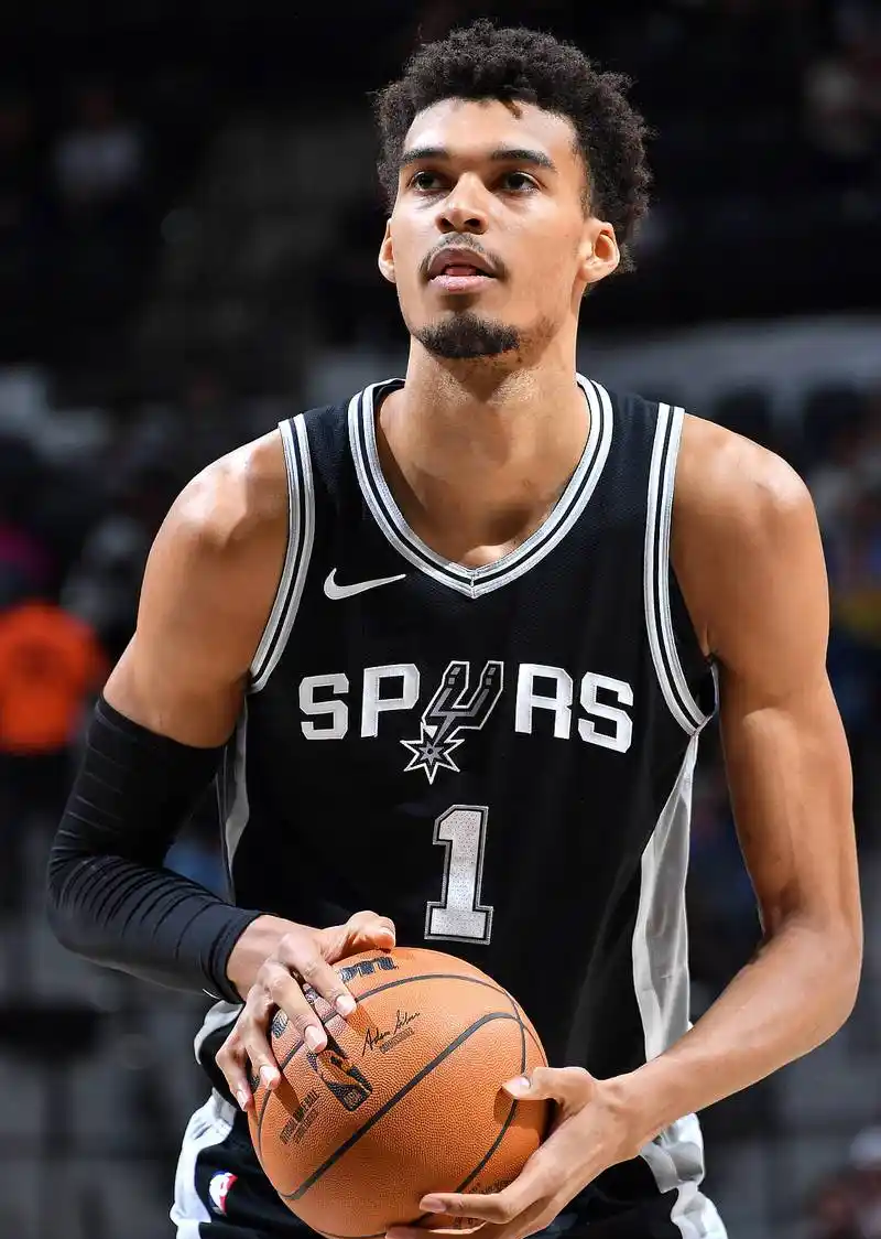 鹈鹕制霸辽宁队，文班亚马在美加墨世界杯接管比赛